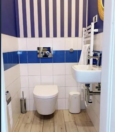 Apartment Holenderska With Free Parking